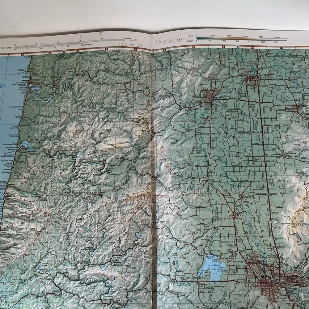 Benchmark Oregon: Road & Recreation Atlas - Vintage 1998 Edition by Stuart Allan